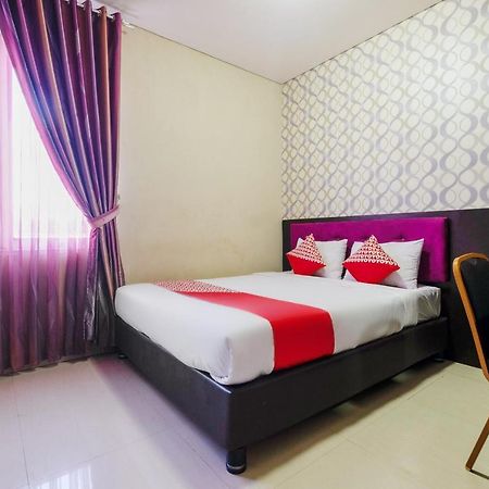 Erin Int Hotel Sungguminasa Bagian luar foto